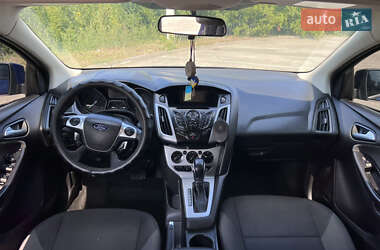Хэтчбек Ford Focus 2011 в 