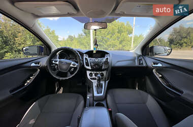 Хэтчбек Ford Focus 2011 в 
