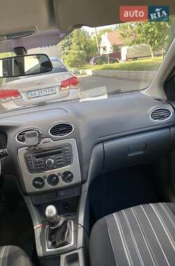 Хэтчбек Ford Focus 2011 в 