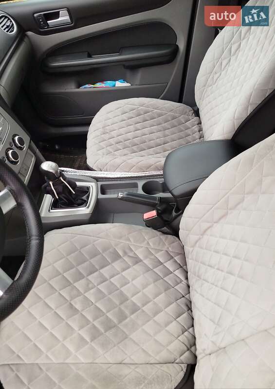 Хэтчбек Ford Focus 2008 в Луцке