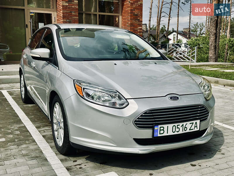 Хэтчбек Ford Focus 2012 в Ирпене
