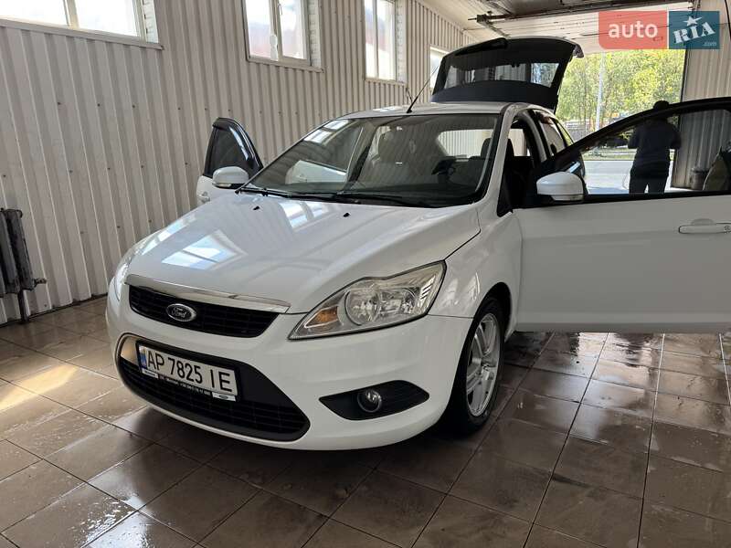 Хэтчбек Ford Focus 2010 в Запорожье