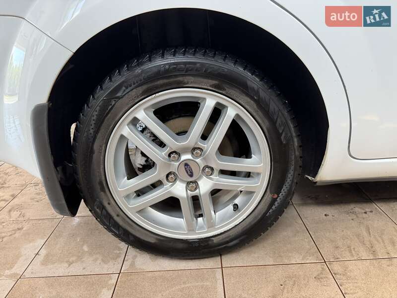 Хэтчбек Ford Focus 2010 в Запорожье