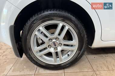 Хэтчбек Ford Focus 2010 в 