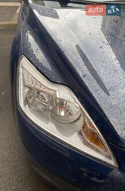 Хэтчбек Ford Focus 2011 в 