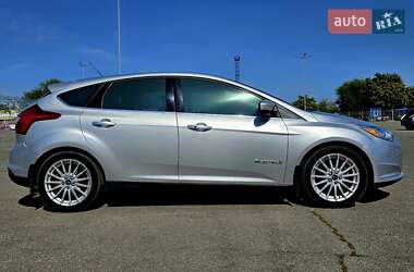 Хэтчбек Ford Focus 2012 в 