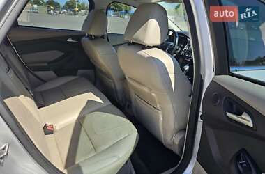 Хэтчбек Ford Focus 2012 в 