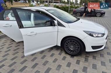 Хэтчбек Ford Focus 2015 в 