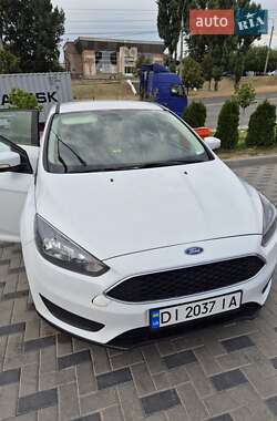 Хэтчбек Ford Focus 2015 в 