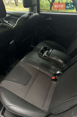 Хэтчбек Ford Focus 2013 в 