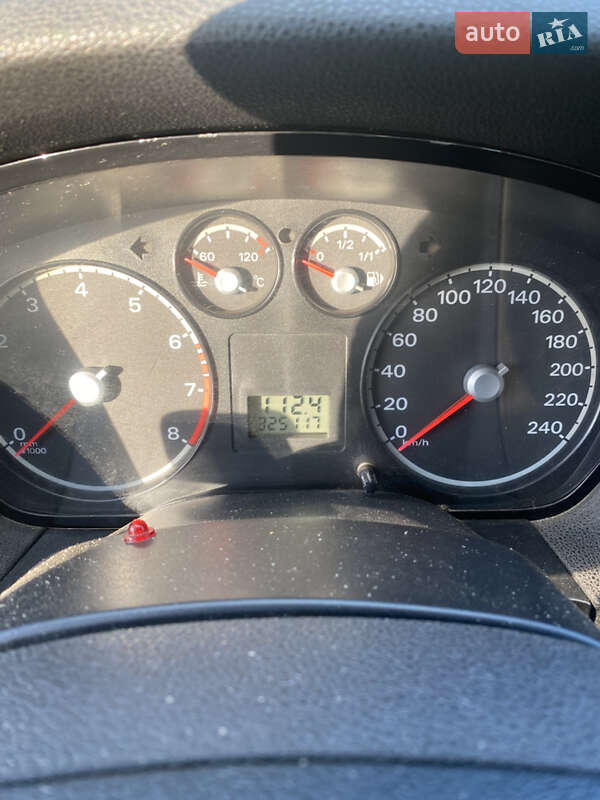 Хэтчбек Ford Focus 2006 в Луцке фото 12 Хэтчбек Ford Focus 2006 в Луцке