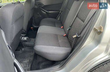 Хэтчбек Ford Focus 2004 в 