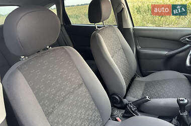Хэтчбек Ford Focus 2004 в 