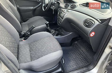 Хэтчбек Ford Focus 2004 в 