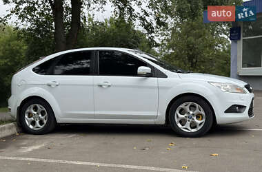 Хэтчбек Ford Focus 2010 в 