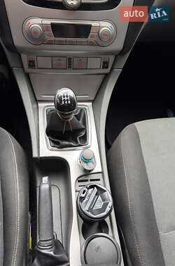 Хэтчбек Ford Focus 2010 в 
