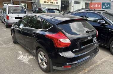 Хэтчбек Ford Focus 2012 в 