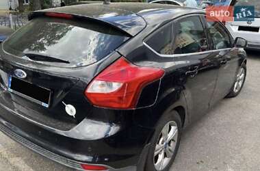 Хэтчбек Ford Focus 2012 в 