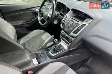 Хэтчбек Ford Focus 2012 в 