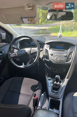 Хэтчбек Ford Focus 2015 в 