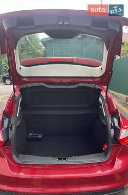 Хэтчбек Ford Focus 2014 в 