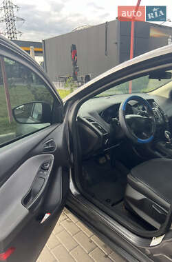 Седан Ford Focus 2013 в 