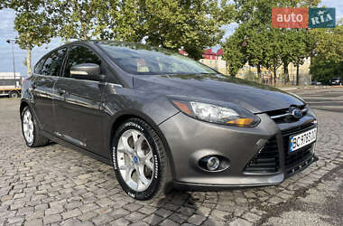 Хэтчбек Ford Focus 2011 в 