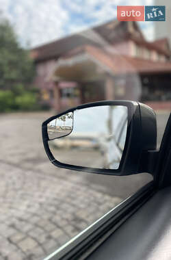 Хэтчбек Ford Focus 2011 в 
