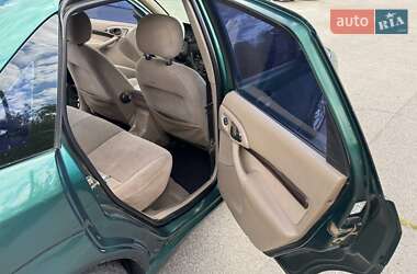 Седан Ford Focus 2000 в 