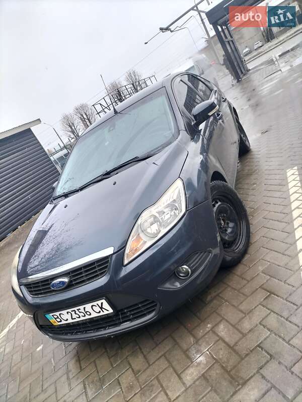 Хэтчбек Ford Focus 2011 в 