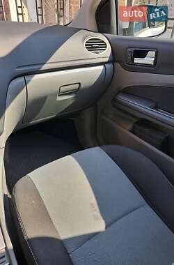 Хэтчбек Ford Focus 2010 в 