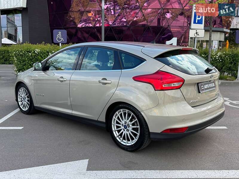 Хэтчбек Ford Focus 2017 в Киеве