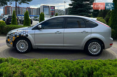 Хэтчбек Ford Focus 2010 в 