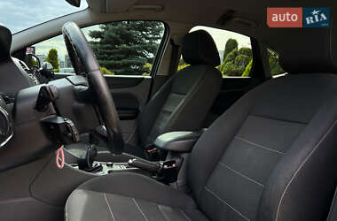 Хэтчбек Ford Focus 2010 в 