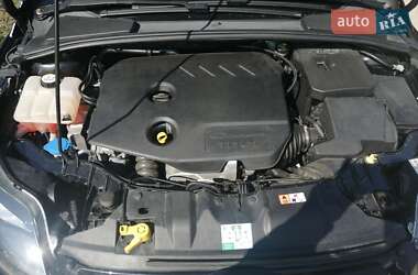 Хэтчбек Ford Focus 2011 в 