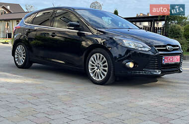 Хэтчбек Ford Focus 2012 в 