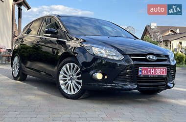 Хэтчбек Ford Focus 2012 в 