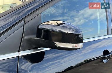 Хэтчбек Ford Focus 2012 в 