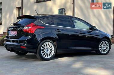 Хэтчбек Ford Focus 2012 в 