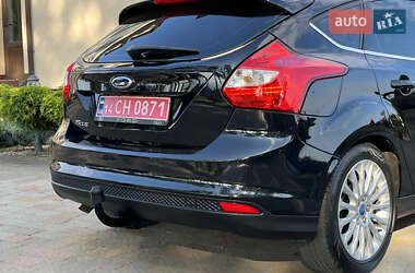 Хэтчбек Ford Focus 2012 в 