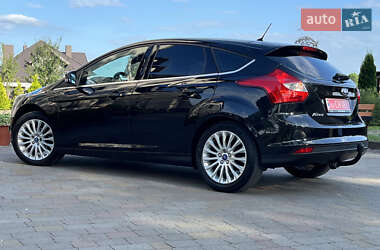 Хэтчбек Ford Focus 2012 в 