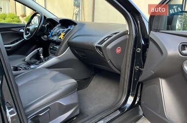 Хэтчбек Ford Focus 2012 в 