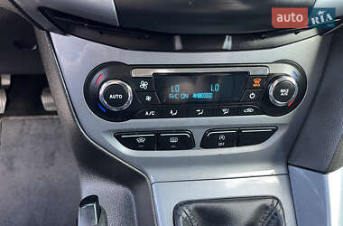 Хэтчбек Ford Focus 2012 в 