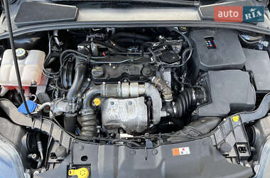 Хэтчбек Ford Focus 2012 в 