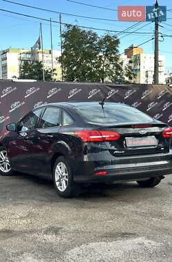 Седан Ford Focus 2015 в 