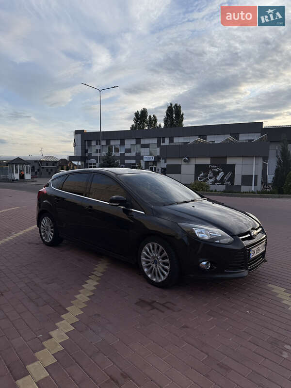 Хэтчбек Ford Focus 2013 в Сарнах