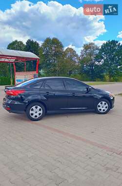 Седан Ford Focus 2015 в 