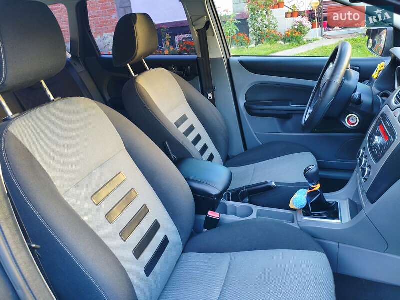 Универсал Ford Focus 2010 в Львове