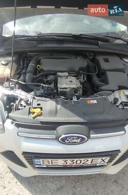 Хэтчбек Ford Focus 2012 в 