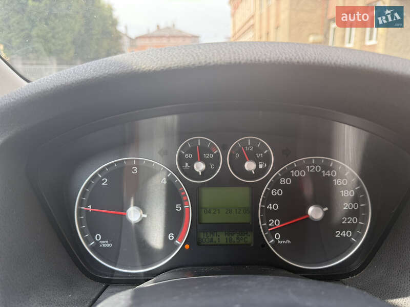 Хэтчбек Ford Focus 2005 в Городке